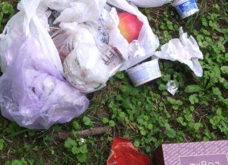 Komšiji na glavu Smeće kroz prozor