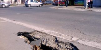 Oprezno! Rupa na trotoaru kod Đurđenovca Rupa kod Đurđenovca