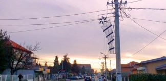 Postavlja se novogodišnja rasveta u Borči Novogodišnja rasveta