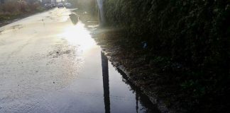 Voda izvire borčanskom ulicom Karlovačke mitropolije