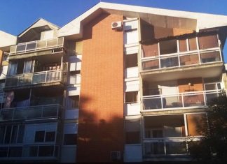 „Градско стамбено“ заменило дотрајали кров зграде у Борчи па направило још већи проблем