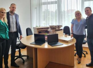 Донирано 10 лаптоп рачунара ОШ „Јован Ристић“