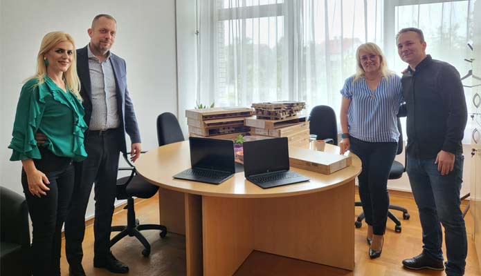laptop-donacija-os-jovan-ristic